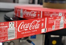 Die Gewerkschaft NGG kritisiert die Schließungspläne von Coca-Cola in Deutschland scharf.