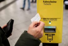 Derzeit kostet ein Einzelticket für den Berliner Tarifbereich AB 3,50 Euro. Ab Januar dürfte es wieder mehr werden. (Archivbild)