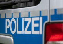 Die Polizei rückte mit zahlreichen Kräften an. (Symbolbild)