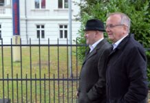 Waren beim ersten Sondierungsgespräch mit der SPD: Brandenburgs BSW-Landeschef Robert Crumbach (l) und Templins BSW-Bürgermeister Detlef Tabbert.