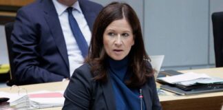 Bildungssenatorin Katharina Günther-Wünsch (CDU) ist für mehr Pünktlichkeit in der Schule. (Archivfoto)