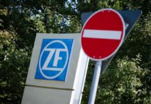 Der Autozulieferer ZF ist auf Schrumpfkurs: Auch auf den Standort in Brandenburg an der Havel trifft der geplante Stellenabbau stark. (Archivbild)