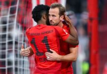 Bayerns Torschützen beim Jubel: Kingsley Coman (l) und Harry Kane.