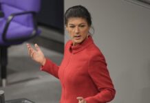 Sahra Wagenknecht sieht die Stationierung von Arrow-3-Raketen in Brandenburg kritisch - will aber die geplante Koalition mit der SPD darüber nicht platzen lassen (Archivbild).