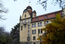 Lehrer der Friedrich-Bergius-Schule im Berliner Bezirk Tempelhof-Schöneberg rufen um Hilfe. 