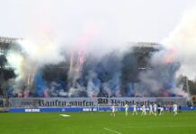 Diese Pyro-Aktion von Fans des Karlsruher SC im November 2022 hat auch ein juristisches Nachspiel.