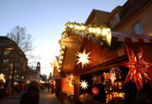 Die Spandauer Altstadt erstrahlt zur Weihnachtszeit in festlicher Beleuchtung. Bild: IMAGO/Müller-Stauffenberg