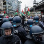 Bei der Demonstration für Palästina und gegen Israel nahm die Polizei auch vereinzelt Teilnehmer fest. 