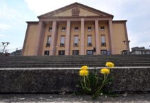 Heute befinden sich im «Haus der Geschichte» in Suhl unter anderem das Stadtarchiv und das Magazin des Waffenmuseums. Vom 1950er Jahre erbauten Kulturhaus "7. Oktober“ existiert nur noch das unter Denkmalschutz stehende Portal.