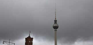 Das regnerische und trübe Wetter setzt sich in Berlin und Brandenburg fort. Bei milden Temperaturen hat Schnee weiter keine Chance. (Symbolbild)