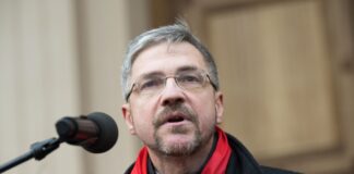 Das Ermittlungsverfahren gegen Potsdams Oberbürgermeister Mike Schubert (SPD) wegen der Ticket-Affäre ist eingestellt (Archivbild)