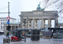 Die Vorbereitungen auf die Silvesterparty am Brandenburger Tor laufen bereits. 