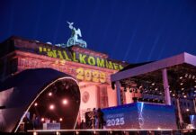 Die große Silvestershow am Brandenburger Tor soll am Abend steigen.