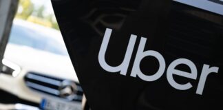 Die Berliner Landesregierung will schärfer gegen Mietwagenanbieter wie Uber und Bolt vorgehen. (Archivbild)