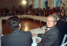 Am Zentralen Runden Tisch der DDR durfte erstmals die Opposition auf Augenhöhe mitreden. (Archivbild)