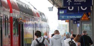 Mit dem Fahrplanwechsel verkehren auch die Züge auf der Strecke Hamburg - Berlin wieder regulär. (Archivbild)