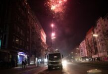 Einsatzkräfte hoffen in diesem Jahr auf eine windige Silvesternacht. (Archivbild)