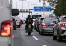 In Berlin werden vor Ferienbeginn volle Straßen erwartet. (Archivbild) 