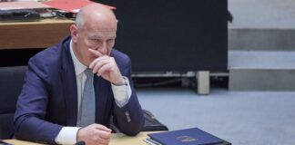 Berlins Regierender Bürgermeister Kai Wegner hat gute Nachrichten für Komische Oper.