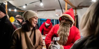 Außenministerin Annalena Baerbock (Grüne) besuchte am Sonntag den Weihnachtsmarkt in Kleinmachnow.