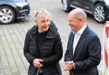 Olaf Scholz ist in seinem Wahlkreis unterwegs.