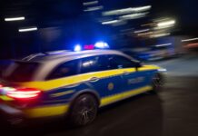 Mann in Bahnhof rassistisch angegriffen und verletzt. (Archivbild)