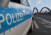 Die Polizei bittet die Bevölkerung wegen eines unbekannten Toten um Mithilfe. (Archivbild)