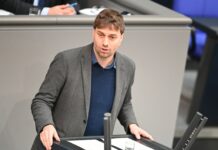 Stefan Gelbhaar will der Bitte des Grünen-Kreisvorstands Berlin-Pankow nicht nachkommen - und erneut für den Bundestag kandidieren. (Archivbild)