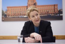 Wirtschaftssenatorin Franziska Giffey (SPD) plädiert dafür, bei der Zusammenarbeit mit Investoren, die sich ans Land wenden, kritisch hinzusehen. (Archivfoto)