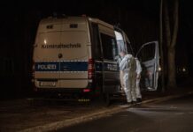 Nach ersten Ermittlungen detonierte an einem Polizeigebäude ein bislang unbekannter Gegenstand. (Symbolbild)