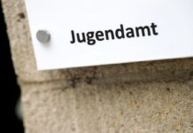 In Berlin stehen die Jugendämter wegen fehlendem Personal in der Kritik. (Archivbild)