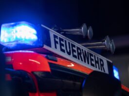 Die Feuerwehr mobilisierte etwa 100 Kräfte für den Einsatz. (Symbolbild)