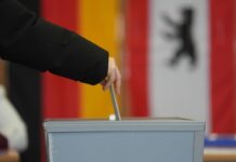 In Berlin haben bis zum Mittag 33 Prozent der Wahlberechtigten ihre Stimme abgegeben.