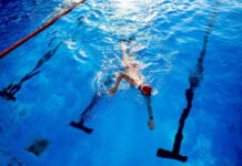 Die Schwimmbäder in Brandenburg waren im vergangenen Jahr gut besucht. (Symbolbild)