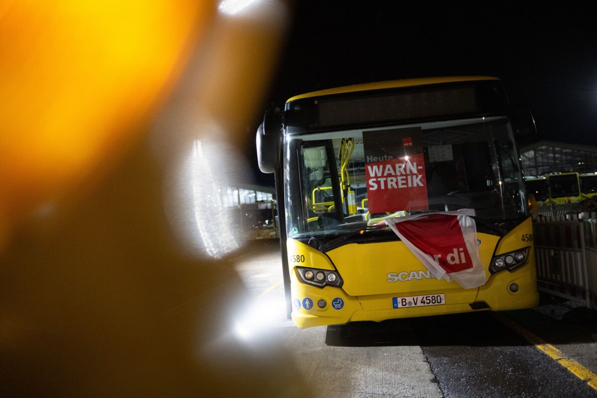 Wie bereits vor zwei Wochen dürften auch heute wieder die allermeisten Busse stillstehen. (Archivbild)