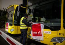 Busse, Trams und U-Bahnen rollen nach dem Ende des Nahverkehrs-Warnstreiks in Berlin wieder wie gewohnt. (Archivbild)