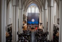 Während der vergangenen Monate war der Altar wegen der Restaurierung eingerüstet.