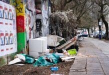 Einfach an die Straße gestellt - für illegale Müllentsorgung gelten in Berlin bald happige Bußgelder. (Archivfoto)