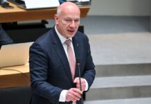 Berlins Regierender Bürgermeister Kai Wegner (CDU) hält alle Probleme rund um die Verwaltungsreform noch für lösbar. (Archivfoto)