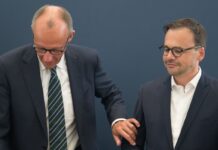 Brandenburgs CDU-Landesvorsitzender Jan Redmann (rechts) dringt auf mehr Mittel für die Bundeswehr - auf Bundesebene verhandelt darüber CDU-Bundeschef Friedrich Merz. (Archivbild)