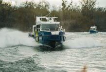 Die Polizei ist auch heute im Einsatz und sucht nach dem vermissten Mann des Bootsunglückes auf der Havel. (Symbolbild)