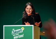 Grünen-Außenministerin Annalena Baerbock lobt die Einigung mit Union und SPD auf ein Finanzpaket als grünen Erfolg. 