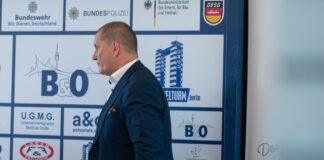 Verbandspräsident Matthias Große bricht die Mitgliederversammlung ab.
