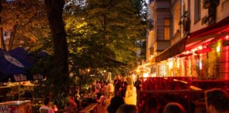 Polizei und Bezirk Friedrichshain-Kreuzberg wollen gemeinsam mehr Sicherheit im Nachtleben erreichen. (Archivbild)