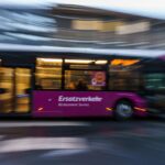 Während den Baumaßnahmen auf der Riedbahn zwischen Frankfurt und Mannheim setzte die Bahn rund 150 Ersatzbusse ein. (Archivbild)