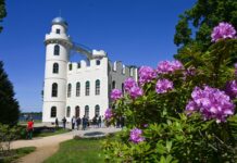 Das Schloss auf der Pfaueninsel wurde 1794 bis 1795 als ländlicher Rückzugsort für König Friedrich Wilhelm II. (1786-1797) errichtet. 