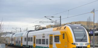 Pendler brauchen gute Nerven: Bauarbeiten bringen den Bahnverkehr auf der Linie RE1 zwischen Brandenburg an der Havel und Potsdam zum Erliegen. (Archivbild)