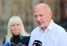 Der Regierende Bürgermeister Kai Wegner ist am 1. Mai unterwegs, um den Einsatzkräften den Rücken zu stärken.