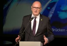 Brandenburgs Ministerpräsident Dietmar Woidke (SPD) appelliert an die Hamas und an Israel, die Zivilbevölkerung in Gaza  zu schützen. (Archivbild)