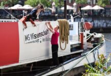 Von Berlin aus soll das Schiff rund 30 Städte ansteuern.
